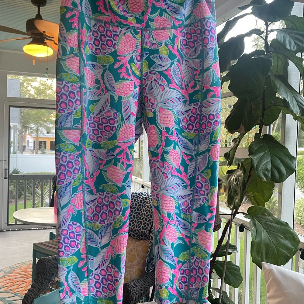 Lilly Pulitzer XL Luxletic Weekender Crop Leggings, in Turtle Wave